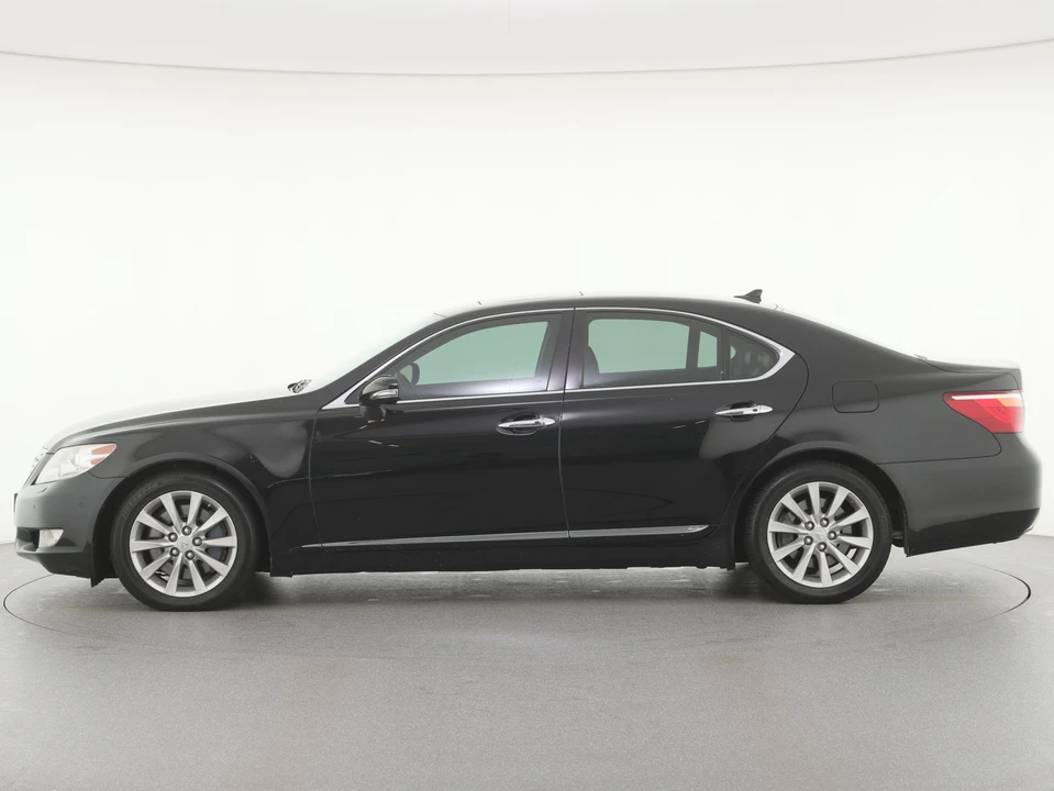 2012 Lexus LS 4th Gen - Image 8 of 31
