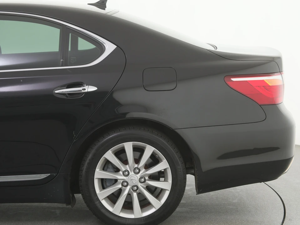 2012 Lexus LS 4th Gen - Image 22 of 31