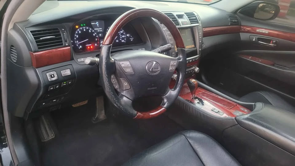 2012 Lexus LS 4th Gen - Image 5 of 14