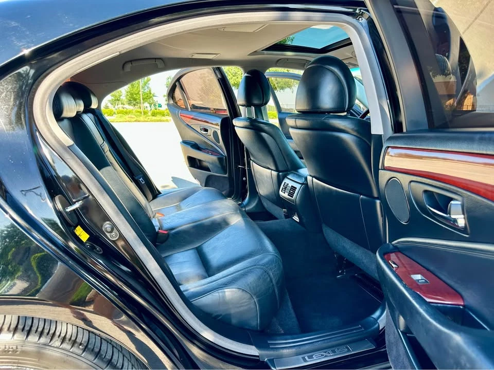 2012 Lexus LS 4th Gen - Image 16 of 19