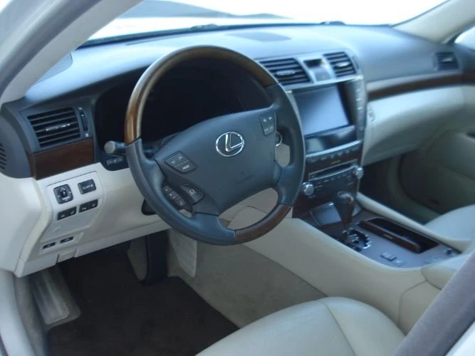 2012 Lexus LS 4th Gen - Image 5 of 10