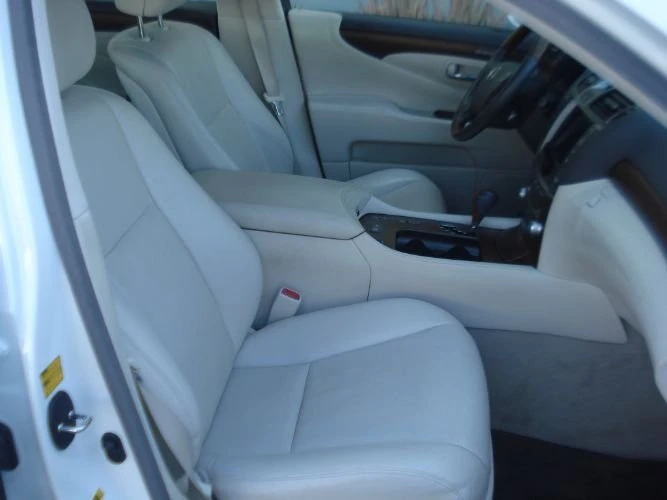 2012 Lexus LS 4th Gen - Image 7 of 10