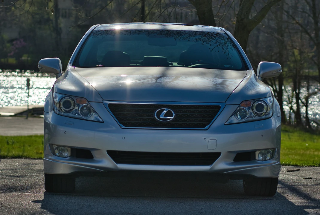 2012 Lexus LS 4th Gen - Image 6 of 31