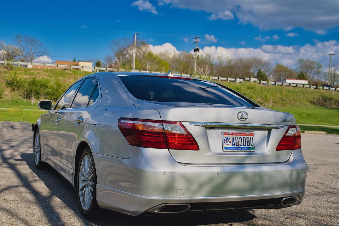 2012 Lexus LS 4th Gen - Image 11 of 31