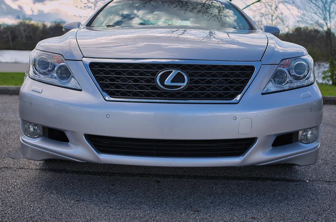 2012 Lexus LS 4th Gen - Image 19 of 31