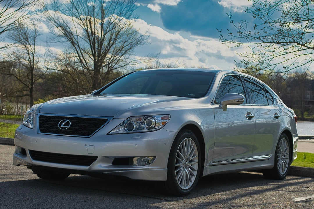 2012 Lexus LS 4th Gen - Image 9 of 31