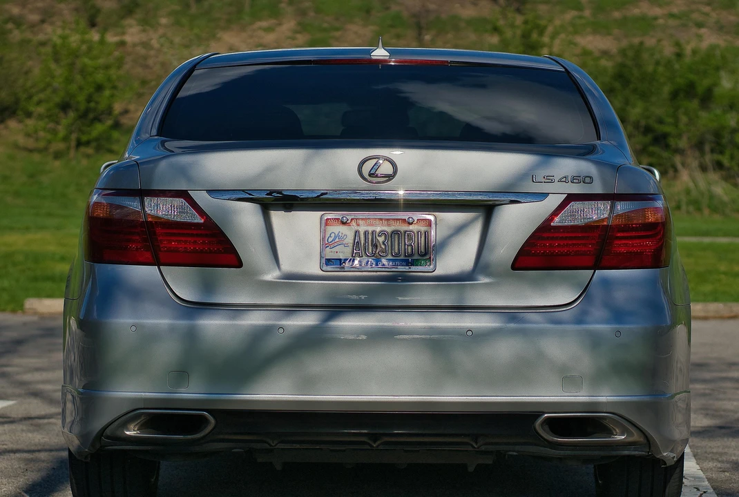 2012 Lexus LS 4th Gen - Image 12 of 31
