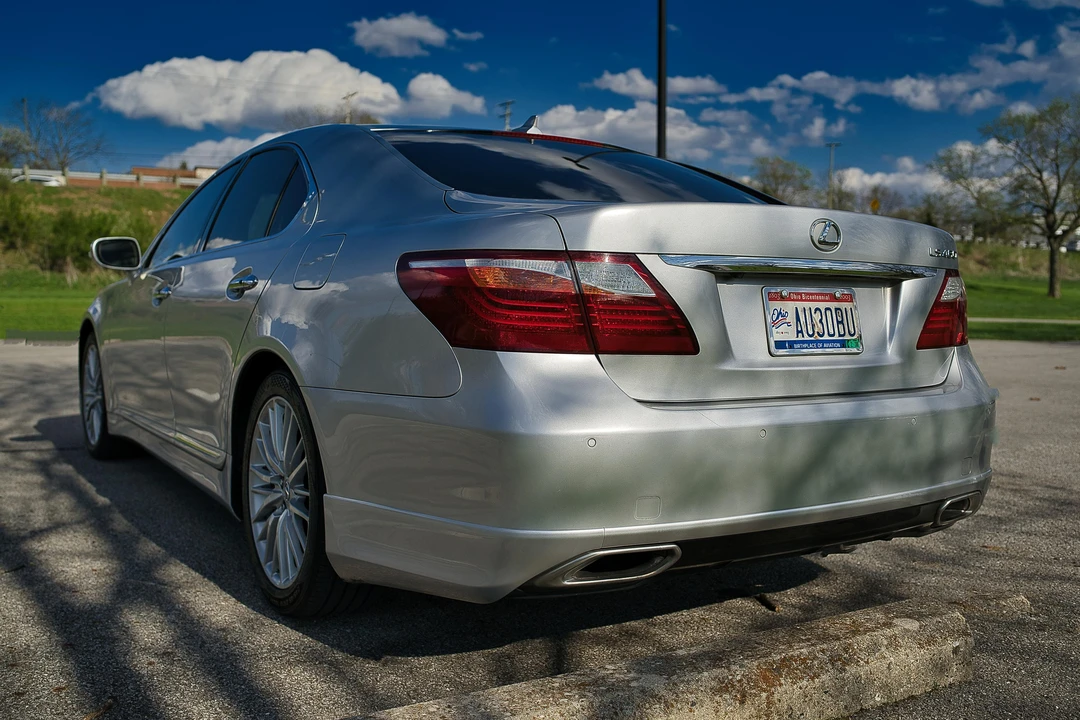 2012 Lexus LS 4th Gen - Image 4 of 31