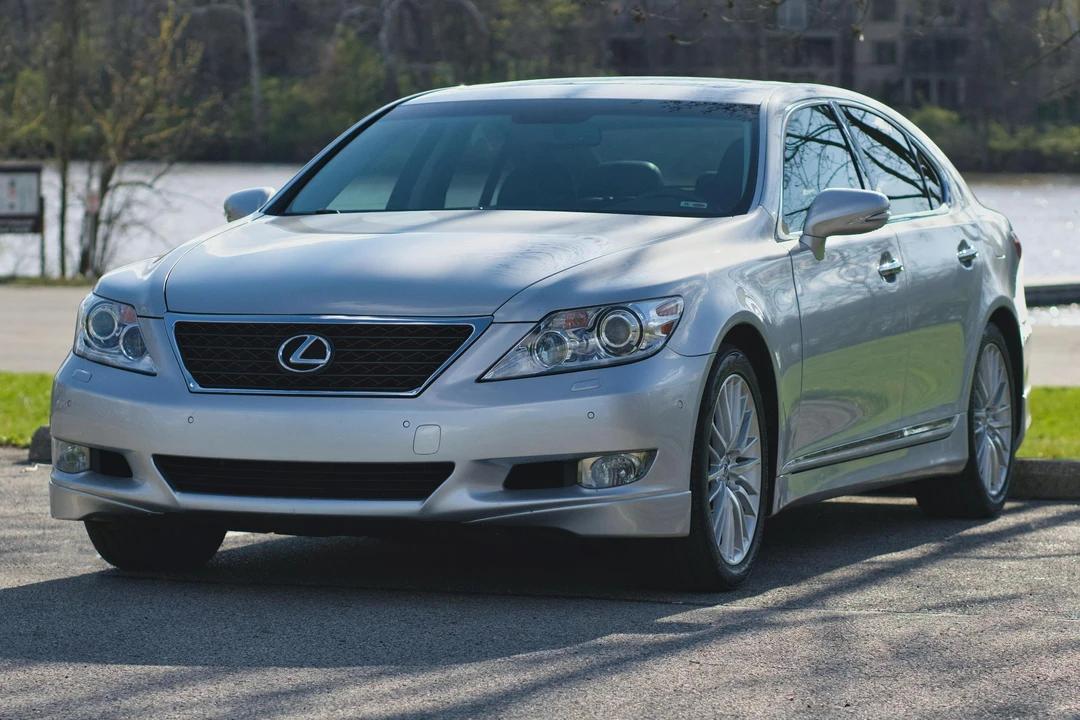 2012 Lexus LS 4th Gen - Image 3 of 31