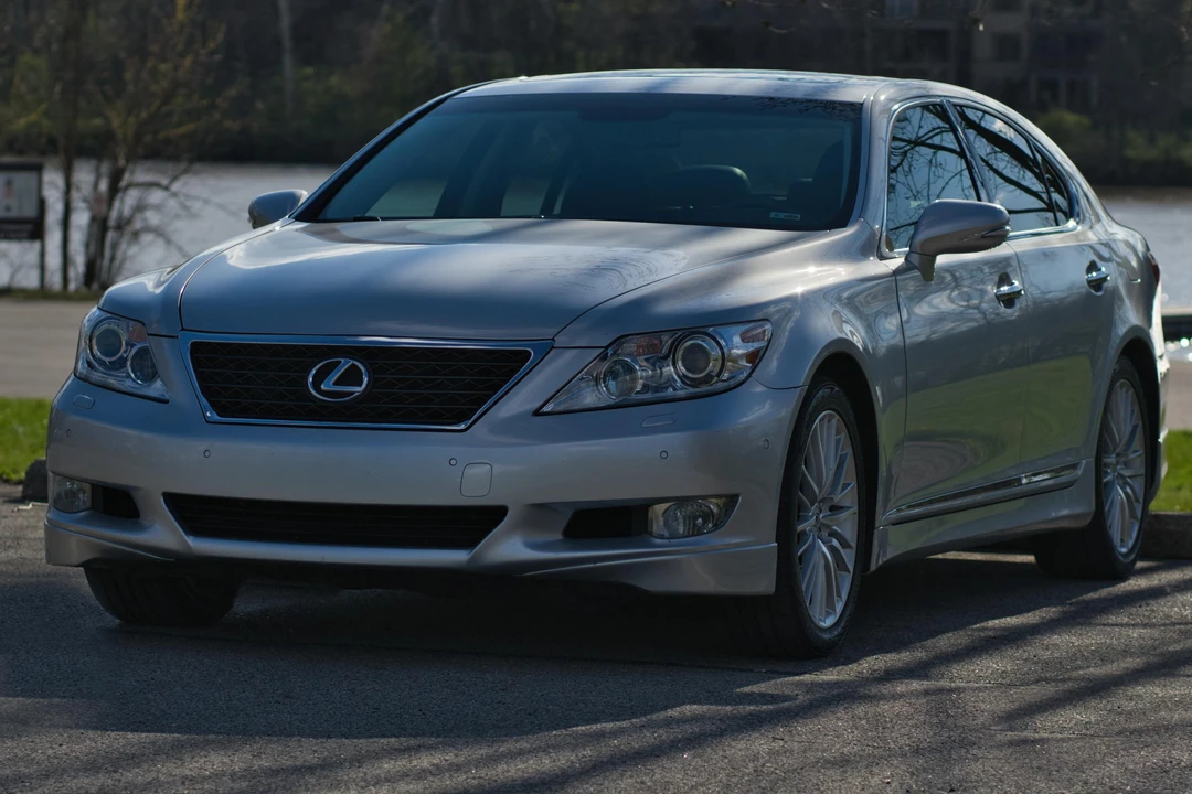 2012 Lexus LS 4th Gen - Image 8 of 31