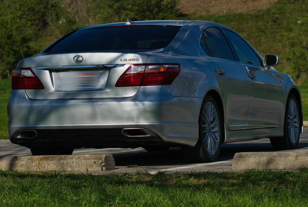 2012 Lexus LS 4th Gen - Image 13 of 31