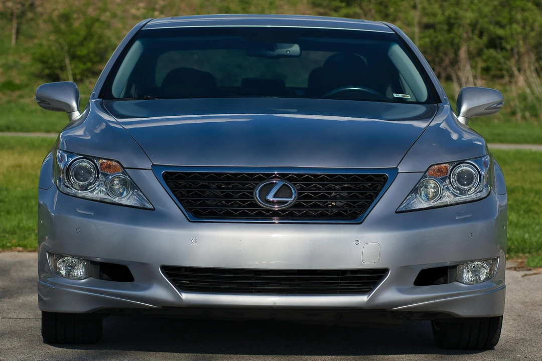 2012 Lexus LS 4th Gen - Image 2 of 31