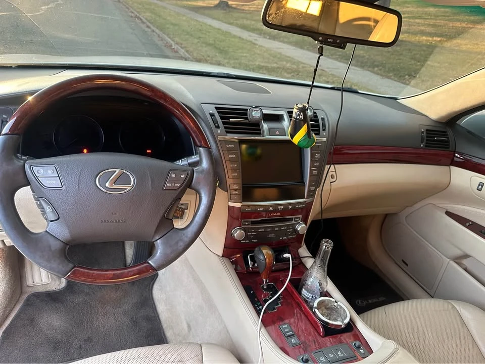 2012 Lexus LS 4th Gen - Image 14 of 19