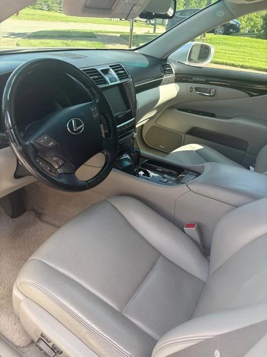 2012 Lexus LS 4th Gen - Image 7 of 11