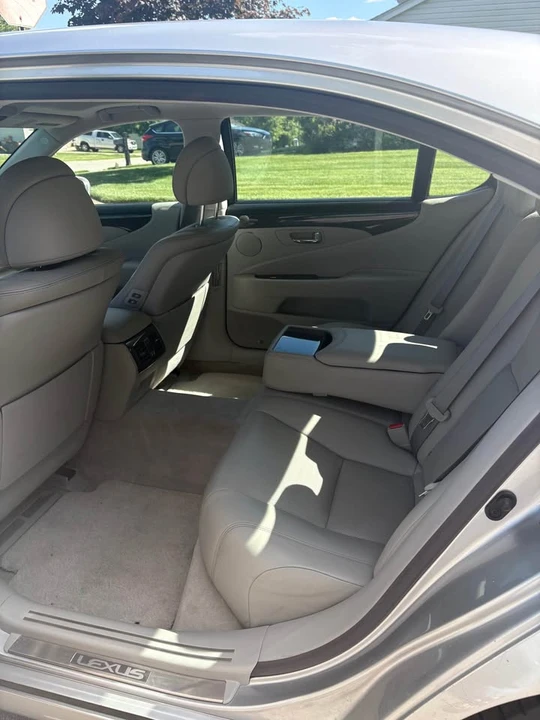 2012 Lexus LS 4th Gen - Image 9 of 11