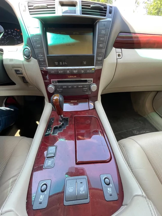 2012 Lexus LS 4th Gen - Image 8 of 12