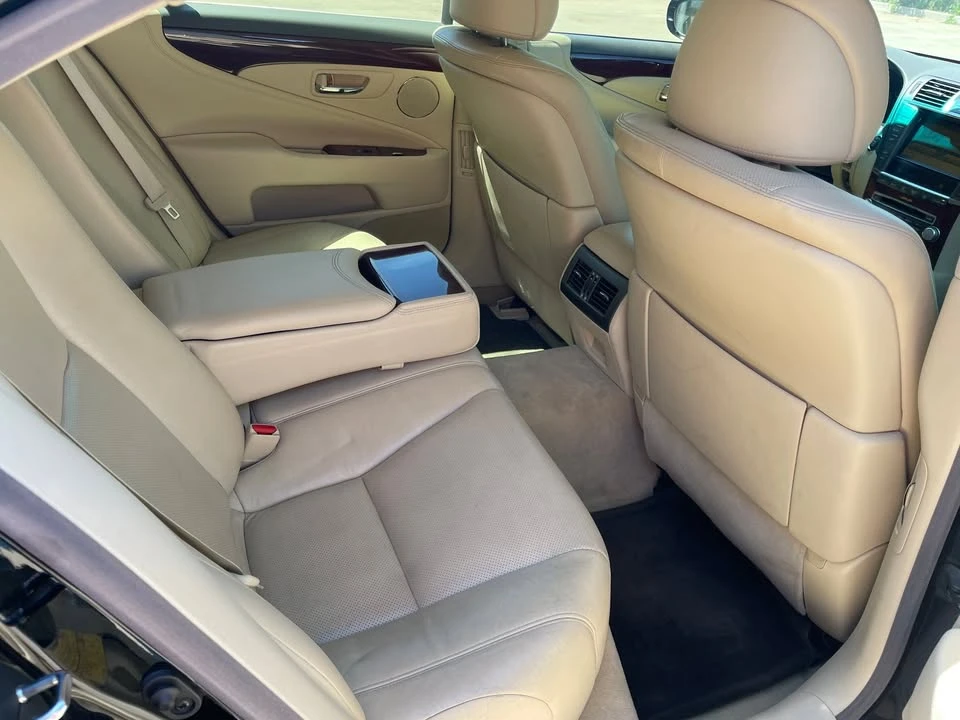 2012 Lexus LS 4th Gen - Image 10 of 12