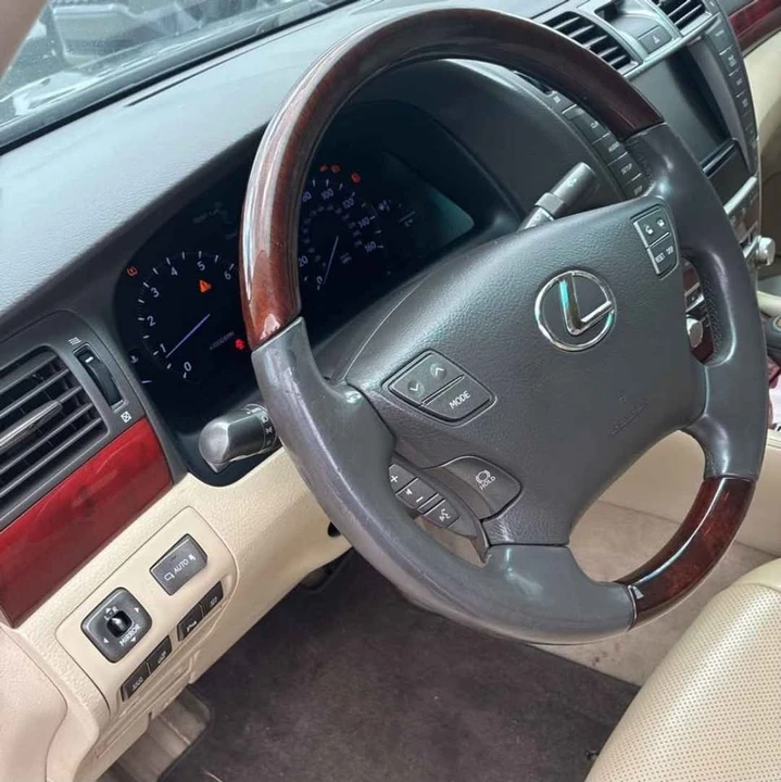 2012 Lexus LS 4th Gen - Image 9 of 11