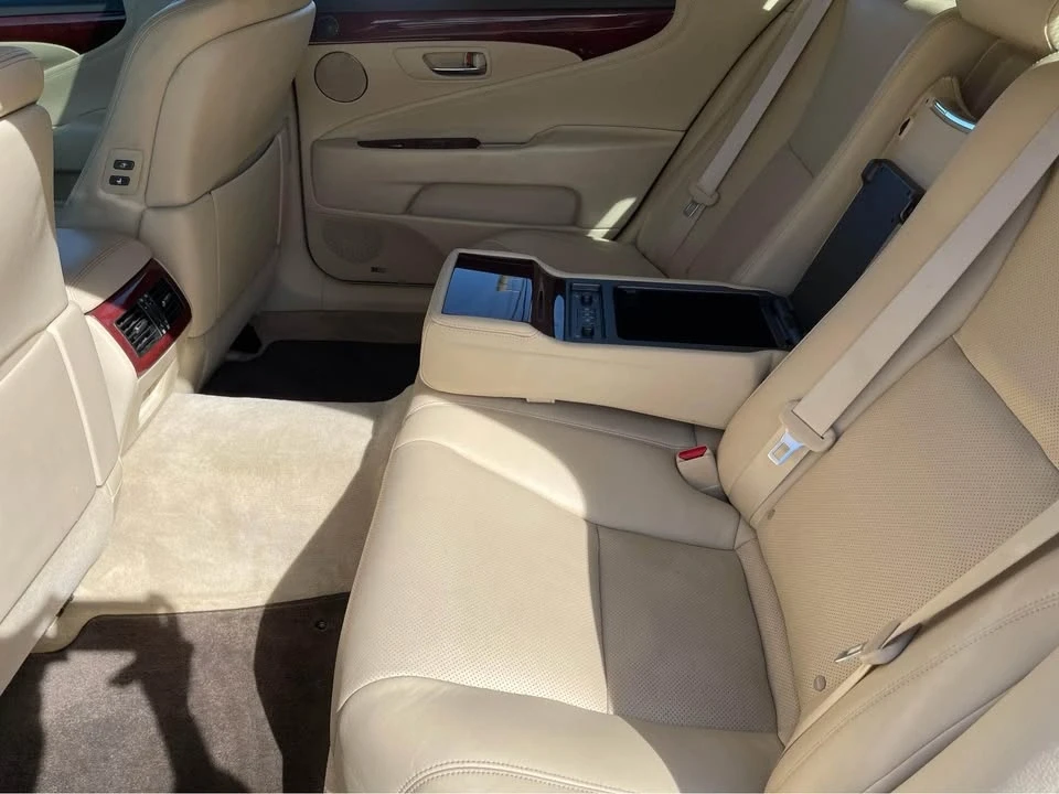 2012 Lexus LS 4th Gen - Image 15 of 19