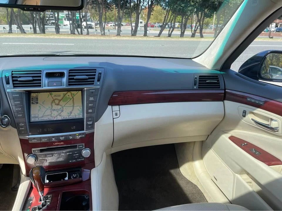 2012 Lexus LS 4th Gen - Image 8 of 19