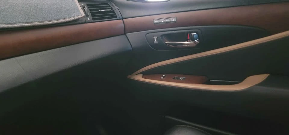 2012 Lexus LS 4th Gen - Image 18 of 19