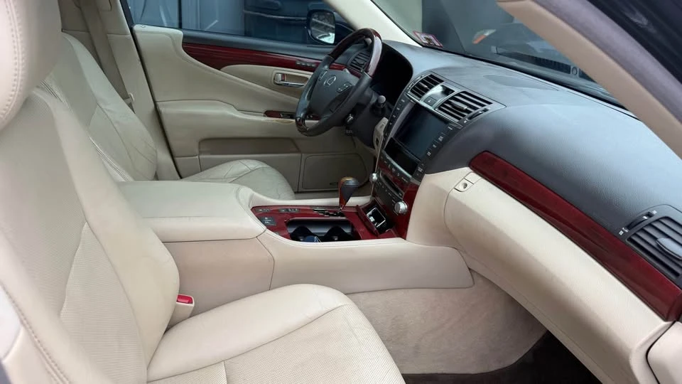 2012 Lexus LS 4th Gen - Image 12 of 13