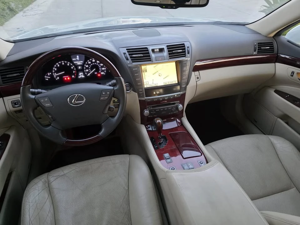 2012 Lexus LS 4th Gen - Image 10 of 12