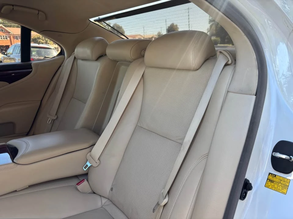 2012 Lexus LS 4th Gen - Image 15 of 20