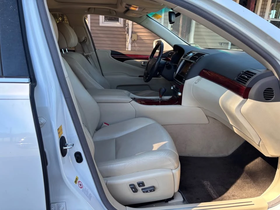 2012 Lexus LS 4th Gen - Image 17 of 20