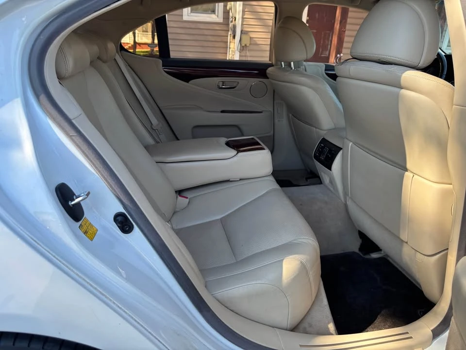 2012 Lexus LS 4th Gen - Image 19 of 20