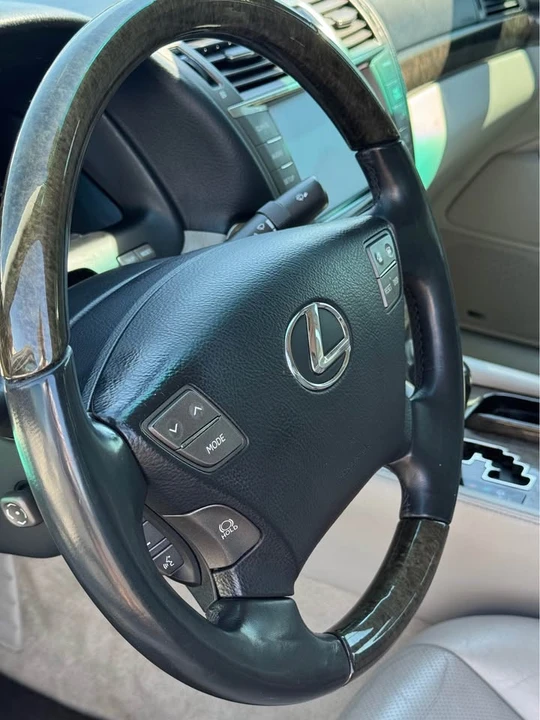 2012 Lexus LS 4th Gen - Image 10 of 12