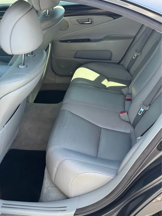 2012 Lexus LS 4th Gen - Image 9 of 12