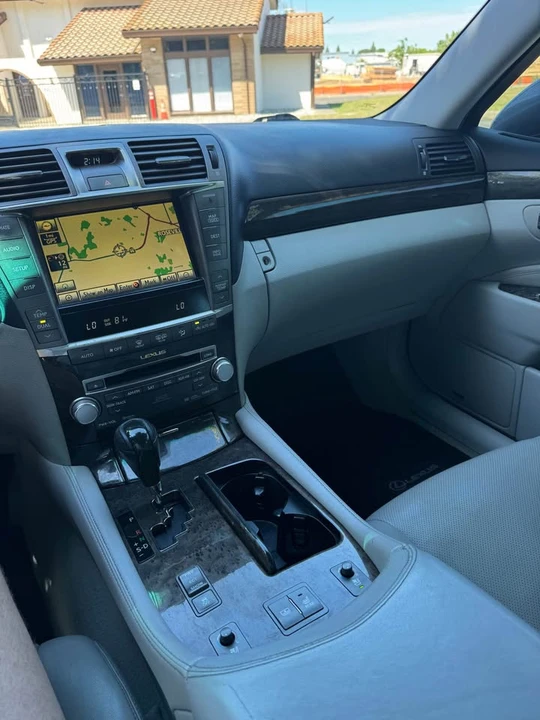 2012 Lexus LS 4th Gen - Image 11 of 12