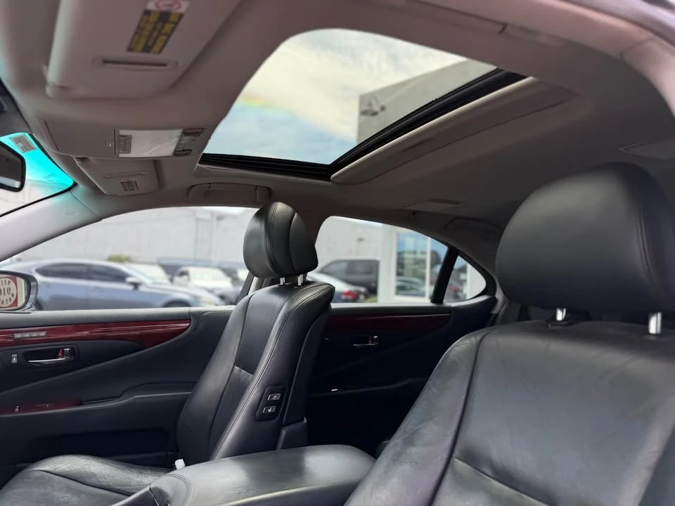 2012 Lexus LS 4th Gen - Image 16 of 19