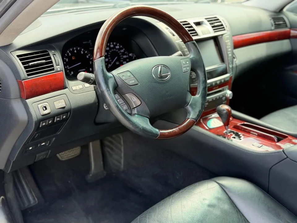 2012 Lexus LS 4th Gen - Image 9 of 19