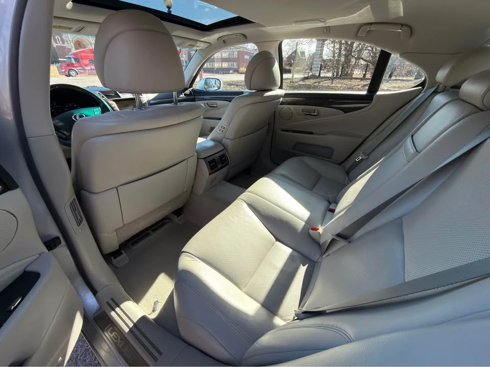 2012 Lexus LS 4th Gen - Image 14 of 19