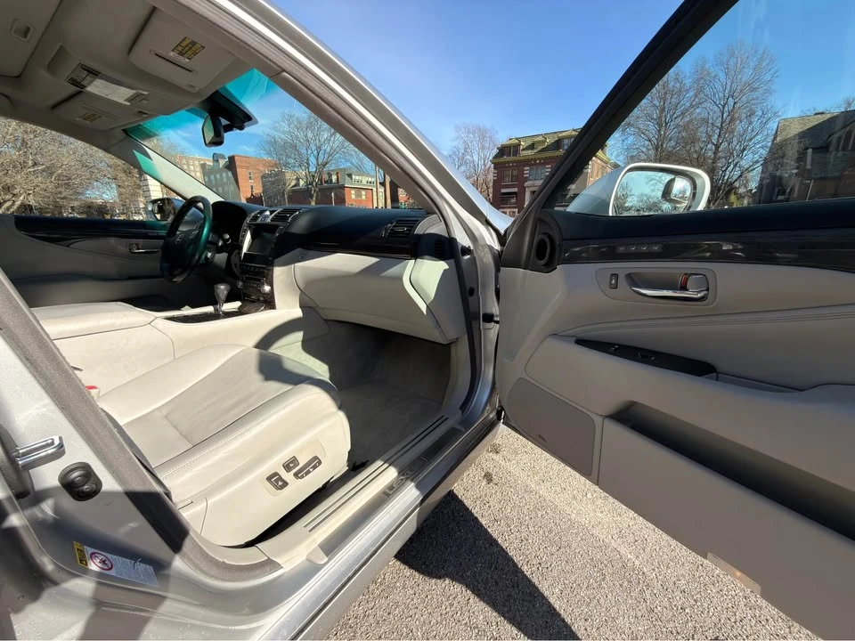 2012 Lexus LS 4th Gen - Image 11 of 19