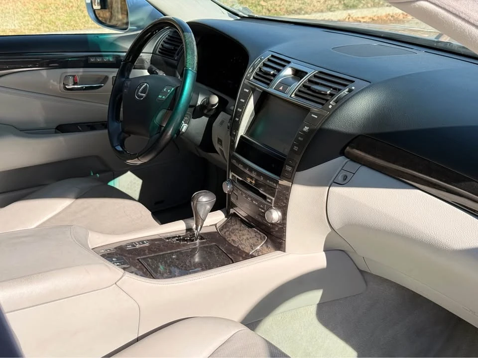 2012 Lexus LS 4th Gen - Image 12 of 19