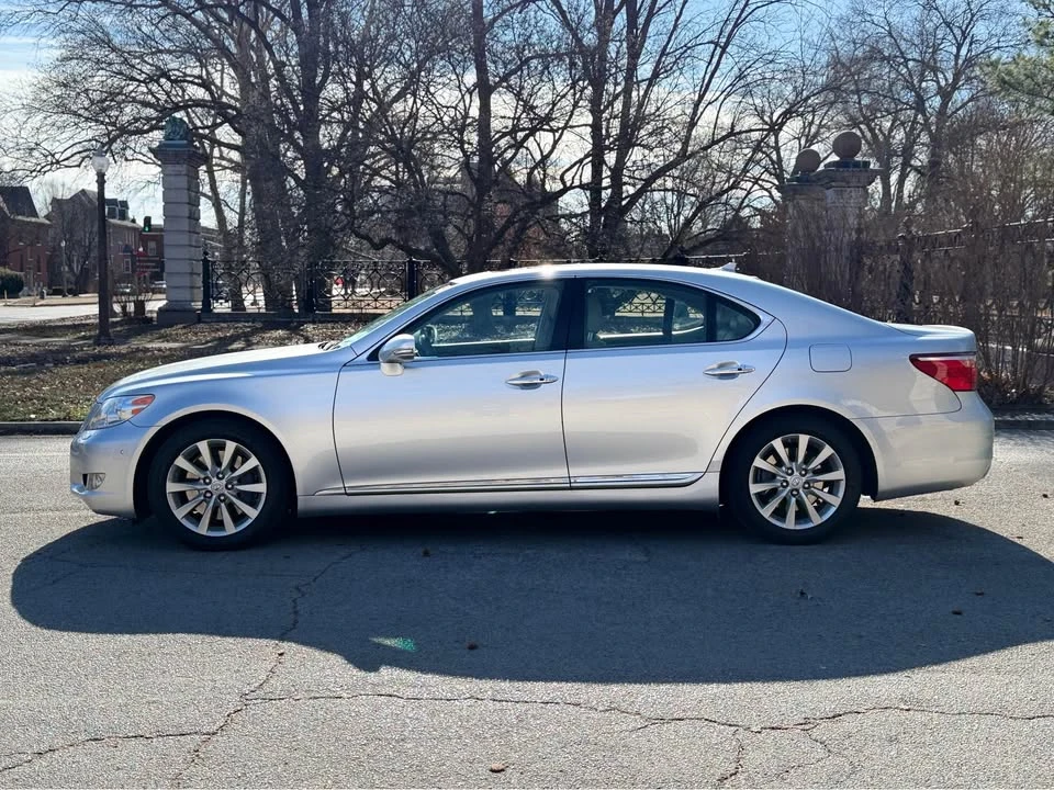 2012 Lexus LS 4th Gen - Image 5 of 19