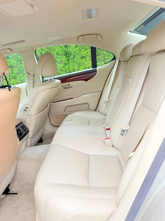 2012 Lexus LS 4th Gen - Image 15 of 19