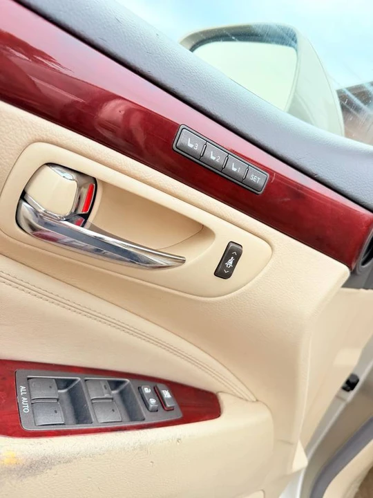 2012 Lexus LS 4th Gen - Image 8 of 19