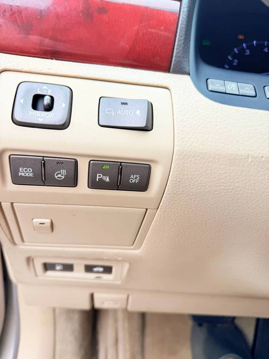2012 Lexus LS 4th Gen - Image 9 of 19