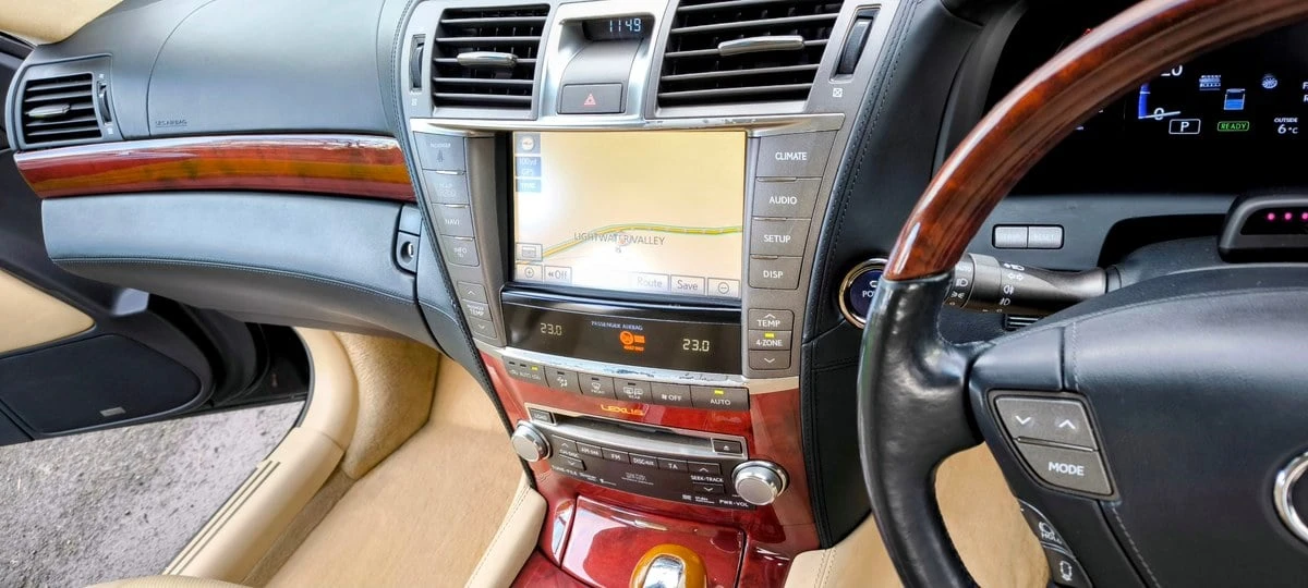 2012 Lexus LS 4th Gen - Image 23 of 30