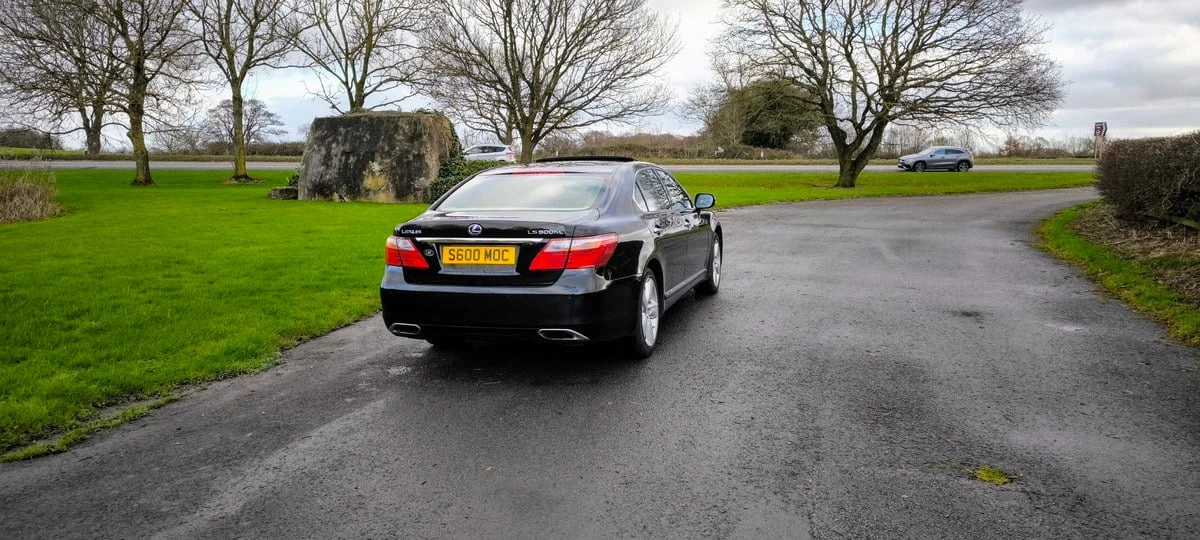 2012 Lexus LS 4th Gen - Image 5 of 30
