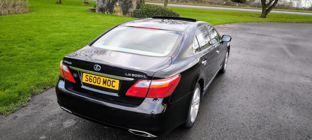 2012 Lexus LS 4th Gen - Image 11 of 30