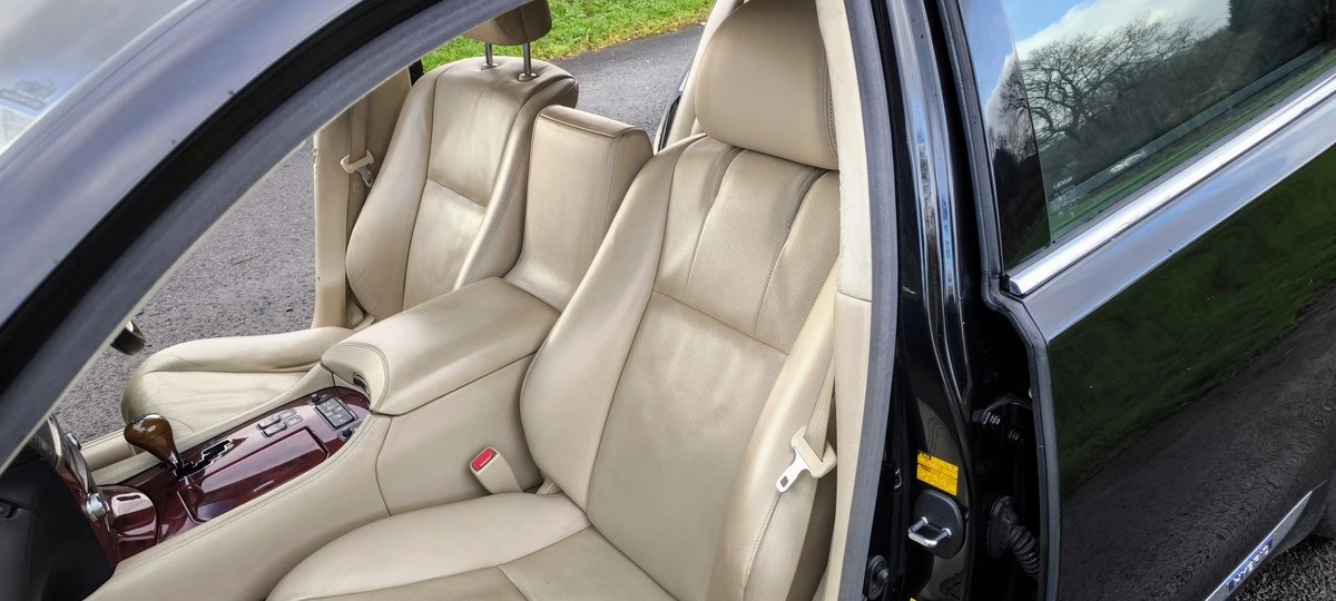 2012 Lexus LS 4th Gen - Image 28 of 30