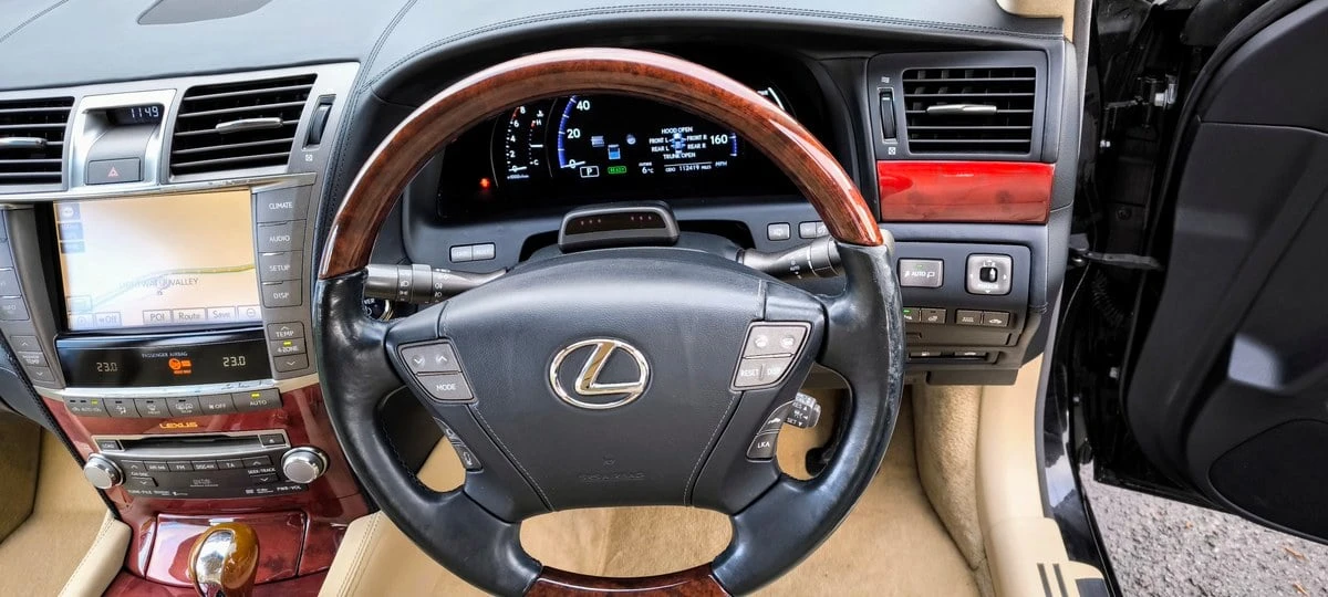 2012 Lexus LS 4th Gen - Image 21 of 30