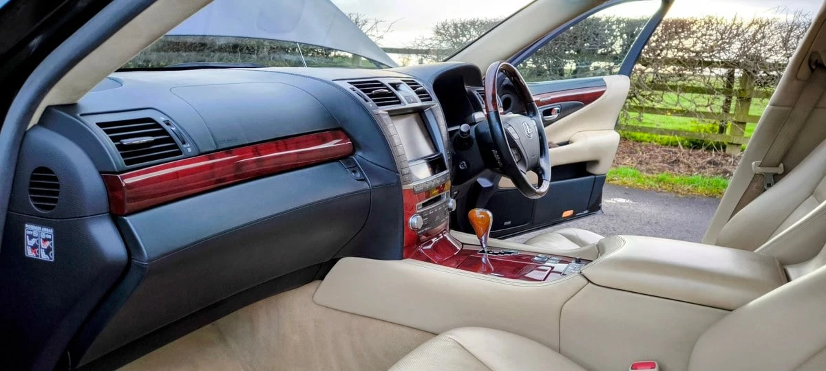 2012 Lexus LS 4th Gen - Image 26 of 30