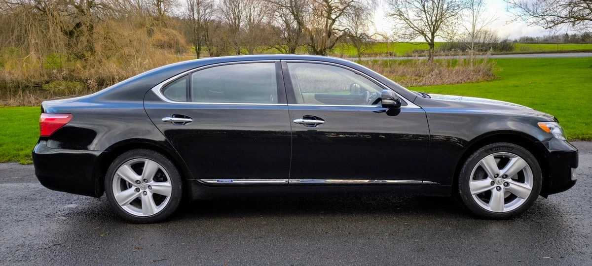 2012 Lexus LS 4th Gen - Image 12 of 30