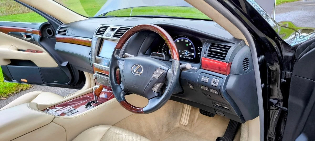 2012 Lexus LS 4th Gen - Image 24 of 30